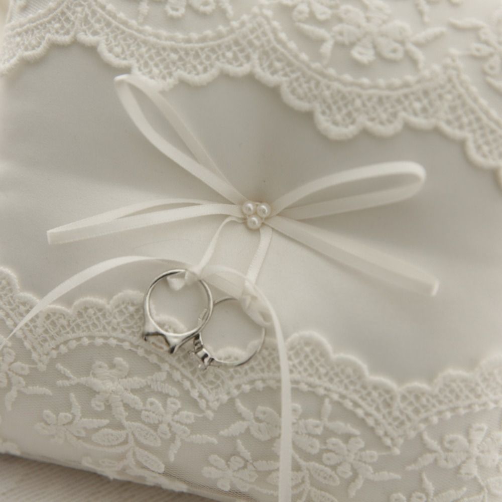 White Lace Wedding Ring Pillow - огляд і ціна Ring Bearer Pillow